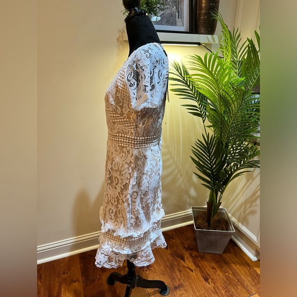 PrettyLittleThing White & Nude Frill Hem Lace Bodycon Dress 8 - Picture 3 of 9